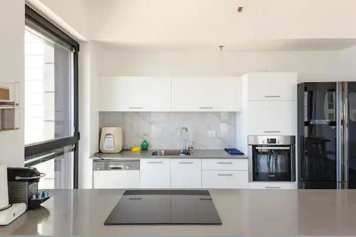 Oַ&O Group- Luxury Apt Tower Best Sea View บัตยัม ภายนอก รูปภาพ