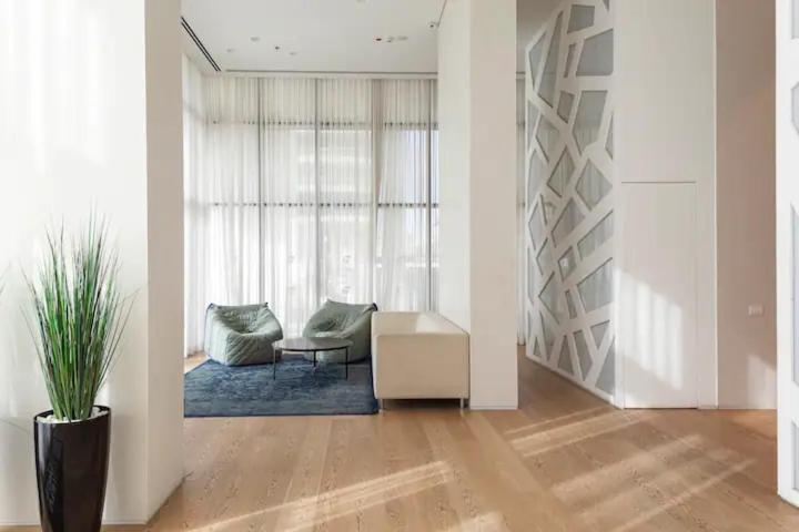 Oַ&O Group- Luxury Apt Tower Best Sea View บัตยัม ภายนอก รูปภาพ
