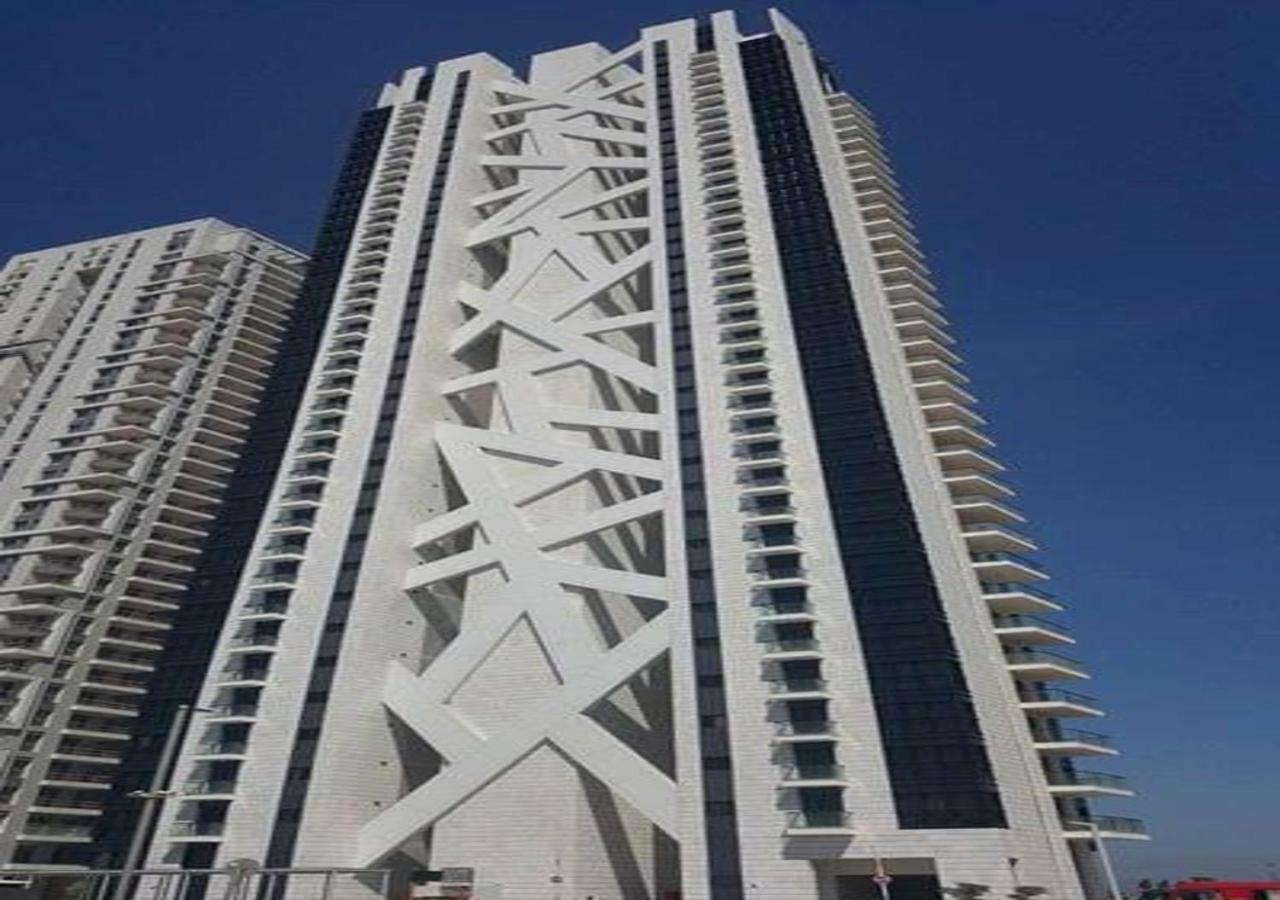 Oַ&O Group- Luxury Apt Tower Best Sea View บัตยัม ภายนอก รูปภาพ
